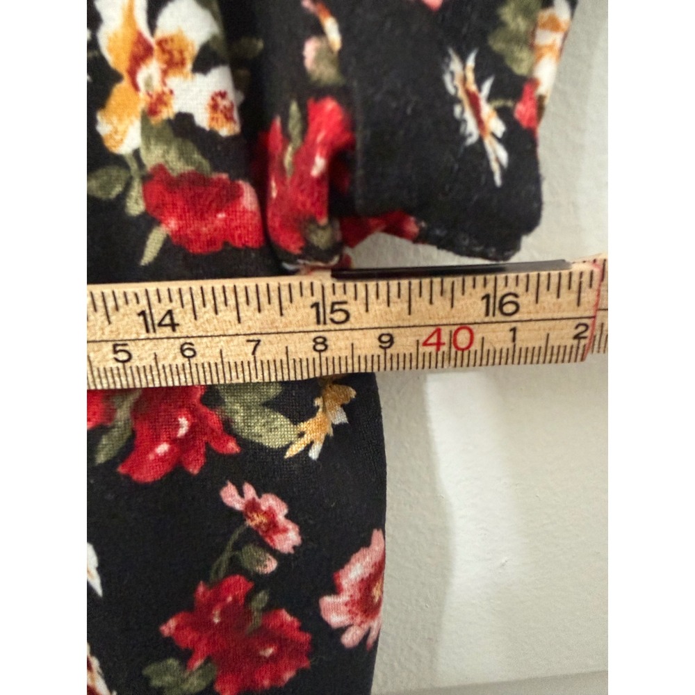 MRT 1030 | Floral Short Sleeve Crop Top | XL || Black Red| - Picture 4 of 5